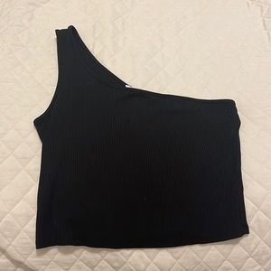 ONE SHOULDER BLACK TANK